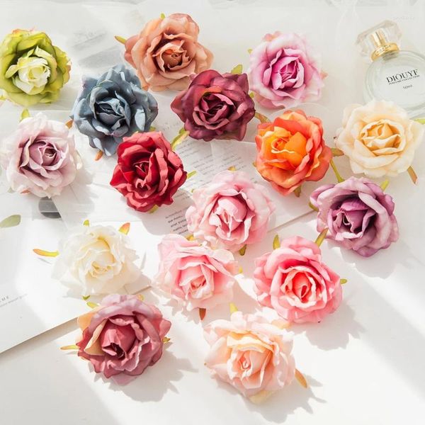 Flores decorativas 5pcs Rosas artificiais cabeças Wedding Wheds Decor Home Plants Fake Bolo de Natal Materiais de Decoração