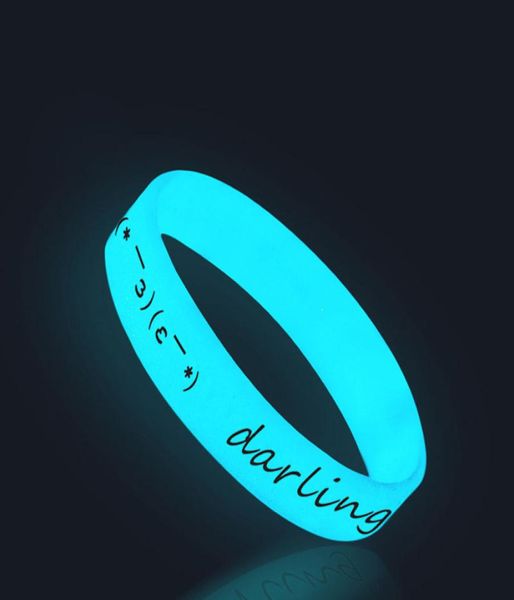 Fashion Glow personalizzato nei braccialetti scuri Banghi luminosi Stampa Logotext Braccialetti Silicone ands Gift7921664