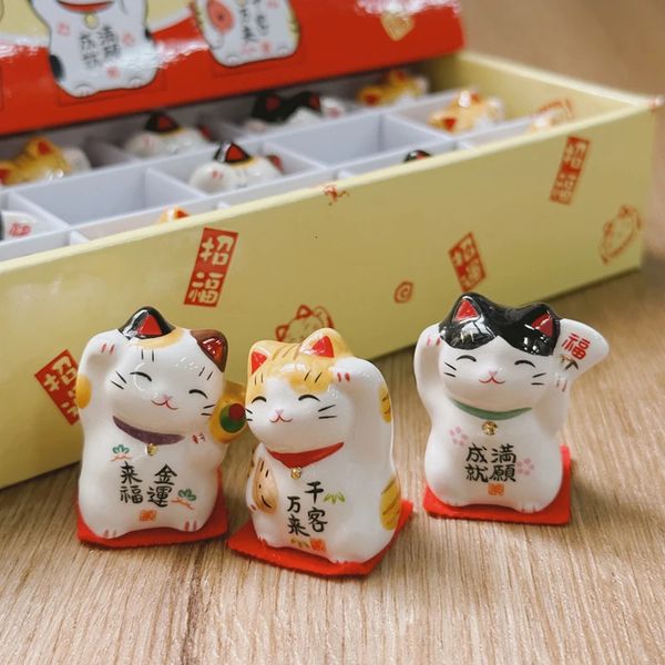 Pacote de 3 peças mini cerâmica sorte sorte de gato de gato decoração de carros estatuetas fofas kitten maneki neko ornament 13 polegadas de altura 240426