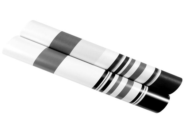 Современная минималистская высококлассная бумажная атмосфера мода Черно -белая серая полосатые обои ТВ фоновая настенная рулона бумажная пленка LI5460997