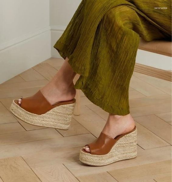 Slippers 2024 Дизайнер бренд дизайнер брендов на высоком каблуке эспадриль платформ Слэйд-мулы женщины заглядывают на носку