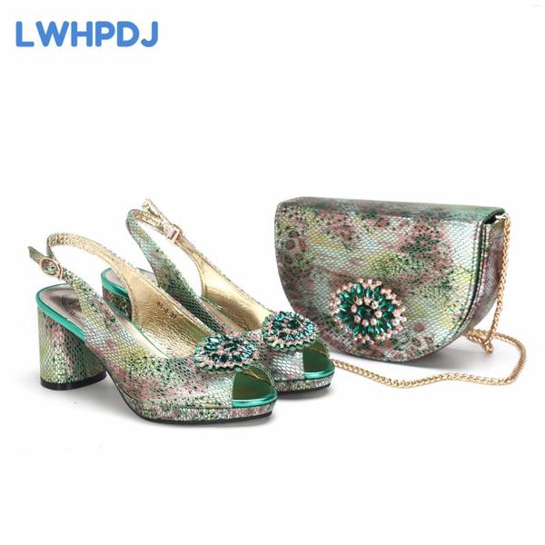 Elbise ayakkabıları yeşil renk olgun pompalar Afrikalı kadın eşleşen ve çanta seti ile yılan desen tasarımı yüksek kaliteli sandaletler parti için