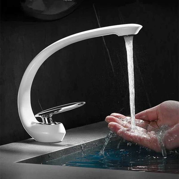 Waschbecken Wasserhähne kreativer Waschbecken Wasserhahn Tippen Sie weiße Messingwaschbecken Wasserhähnen Eingriff heißer und kalter Wasserfall Moderner eleganter Mixer Hahn