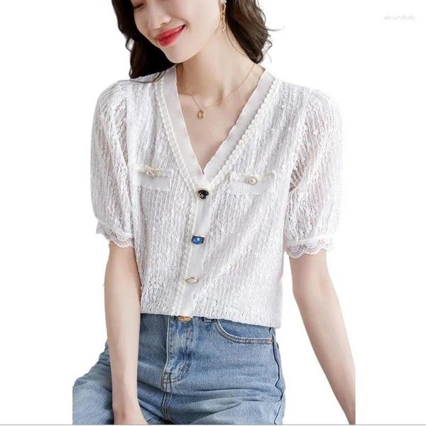 Frauenblusen 2024 Sommer Kurzarm Elegante koreanische Stil V-Ausschnitt Französisch Lose Slim Lace Ladies Casual White Shirts Tops