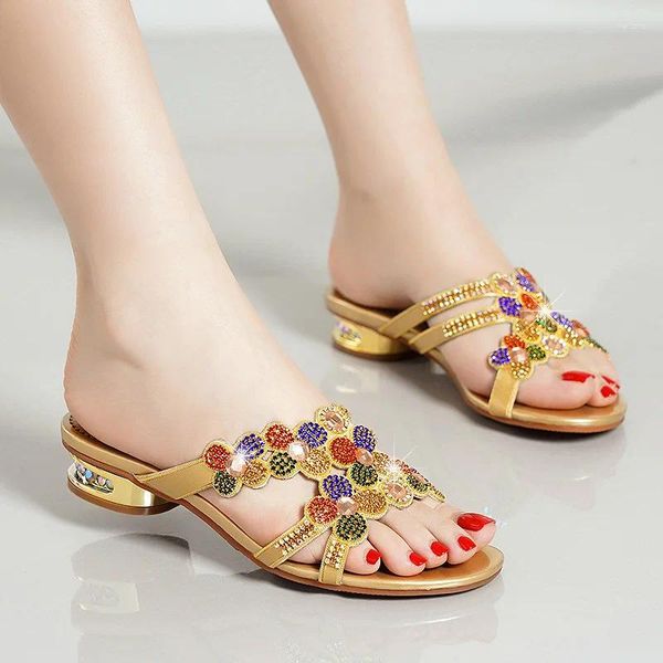 Sapatos de vestido confortáveis para o dedo do pé de verão praia chinelos de praia feminina Sandálias de salto alto feminino