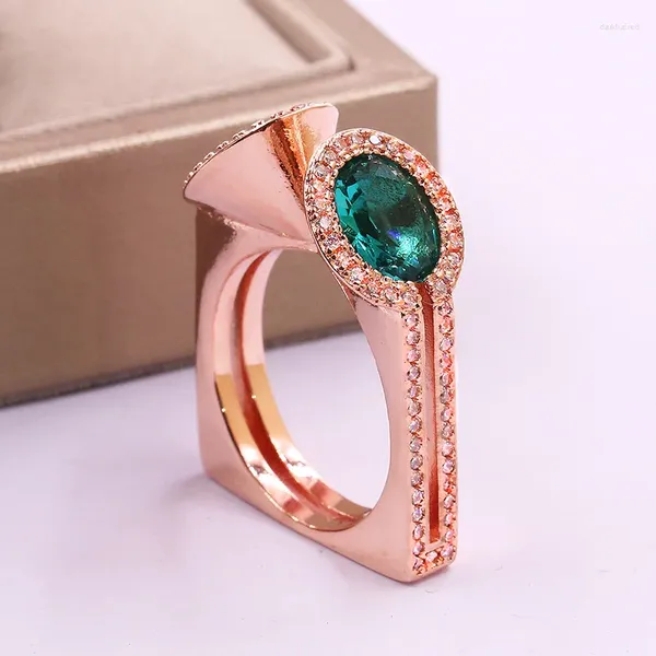 Rings de cluster Ringos de luxo de zircão feminino anel de dedo para mulheres Estilo exclusivo de colorido de ouro Jóias de presente de casamento vintage