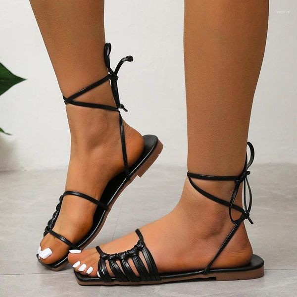 Sandálias 2024 Mulheres de verão Correia plana Correia Gladiador Sandália Lace Up Sapatos Casuais Férias Moda Sandalias