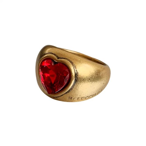 INS RETRO übertrieben Ruby Heart Ring weibliche Modepersönlichkeit Bronze Tide Marke Hip-Hop All-Match Jewelry Geschenkzubehör 2024502