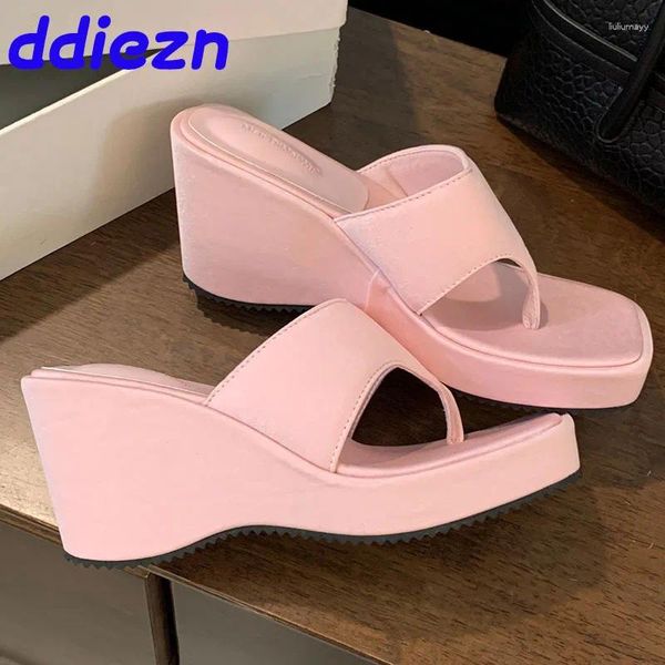 Slippers 2024 Luxury Ladies Wedges Slides Sapatos Moda Mulheres Flips Flips Feminino Pink Footwear