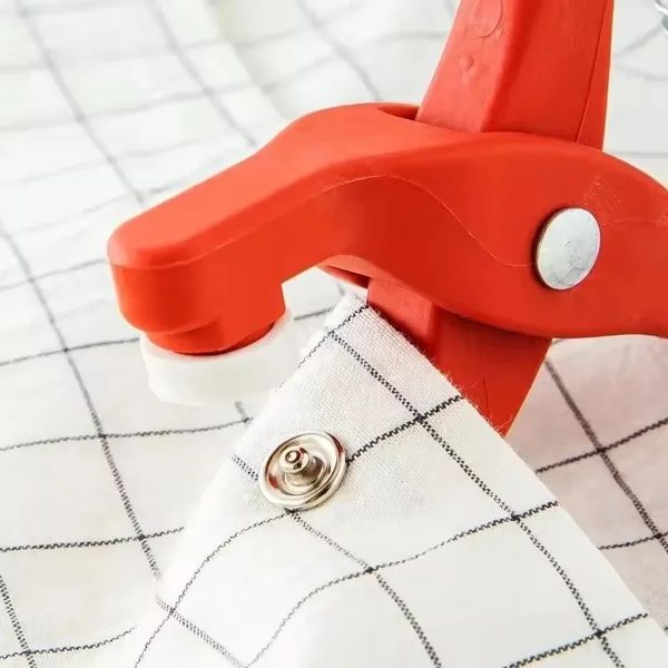 2024 50 set da 9,5 mm kit di pulsanti a scatto in metallo con pinze di fissaggio Premere strumento per i pulsanti di cucitura dell'abbigliamento Strumento di installazione Accesso di cucito - per