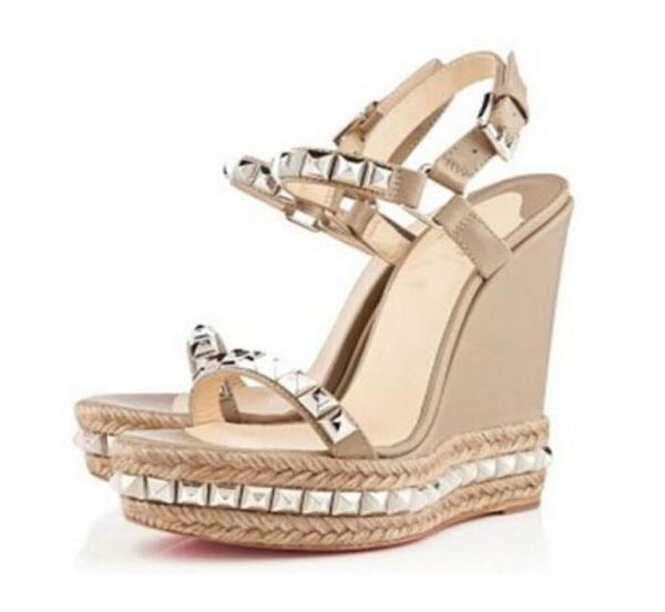 Designer di cunei da donna famosi sandali sandali in oro in pelle in pelle per le donne con borchie per la caviglia per donne abiti da donna per feste eu35-42, con box1800233