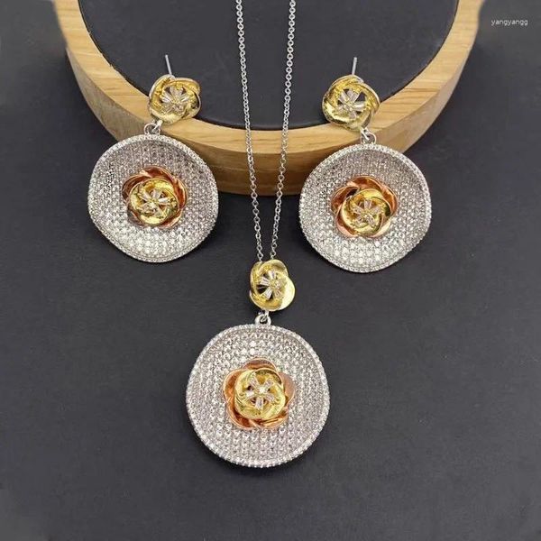 Серьги ожерелья устанавливают ванифин с отличительным круглым цветочным микроэлементом циркония для женщины Банкет роскошные украшения