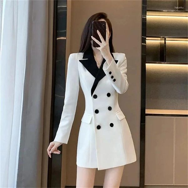 Kadınlar Suits 2024Spring Kadınlar Yüksek Son Ünlü Tarz İnce Takım A-line Elbise Kore Beyaz Orta Uzunluk Blazer Ekleme Üstleri