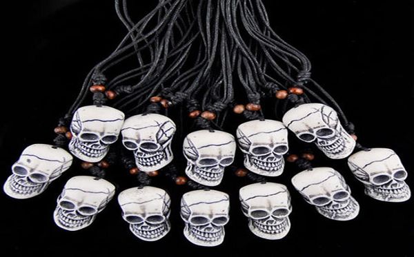 Jóias inteiras 12pcs imitação iak osso escultura halloween horror esqueleto crânio pingente pingente de colar presentes para homens mulheres0395590841