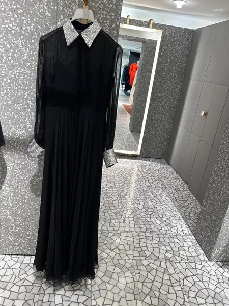 Vestidos casuais 2024 mulheres primavera de seda de seda de alta qualidade preto ver através de manga longa lantejoulas bordadas de colar de colarinho maxi vestido