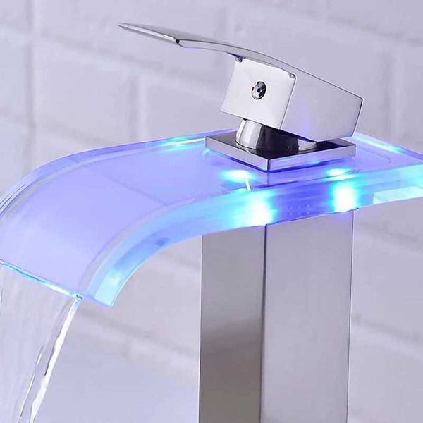 Rubinetti del lavandino da bagno rubinetto a led non elettrici lavello montato per lavandino per potenza idroelettrica a cascata a cascata mixer batti