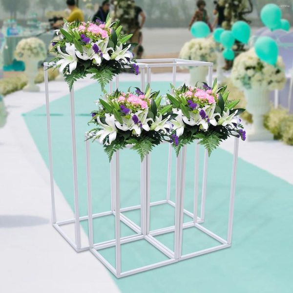 Piastre decorative 4pcs Flower Stand Stand Metal Colonna per il centrotavola per la cena per feste di nozze