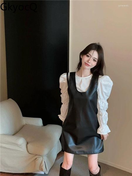 İş elbiseleri gkyocq 2024 moda kadınlar için iki parça setler pileli puflu kol o boyun beyaz gömlek kolsuz pu deri kısa siyah elbise