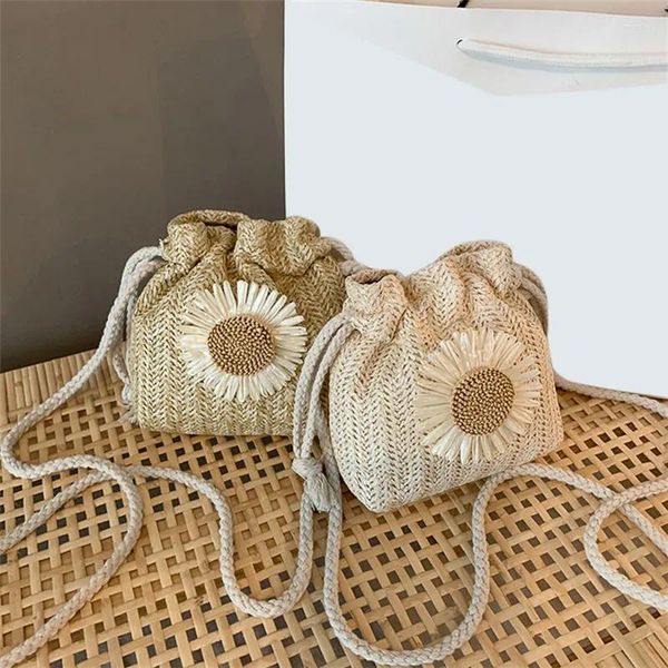 Umhängetaschen Rattan gewebte Frauen Strohbeutel Handtasche Blume Sommer Strand Frau Messenger Khaki Beige Mode kreativ