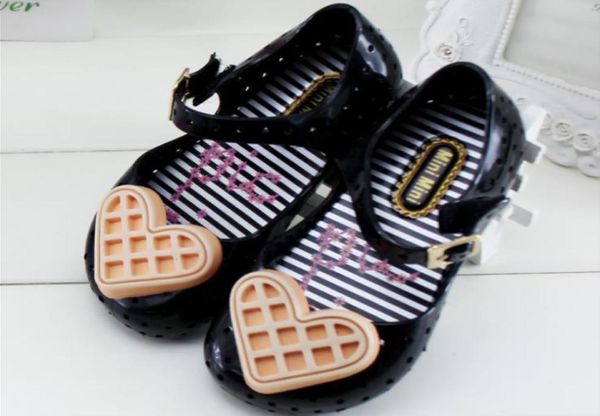 Sommerbaby Schuhe Kinder Mädchen Sandalen Süße Herz flach Plastik Sandalen Kinder Schuhe Gelee Schuhe weiche Gelee Sandal1724060