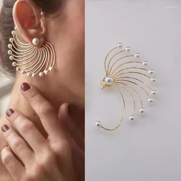 Gestüt Ohrringe Mode und übertriebene goldene Farbohrohrschern Girls Party personalisierte Perle Frauen Accessoires Schmuck Schmuck
