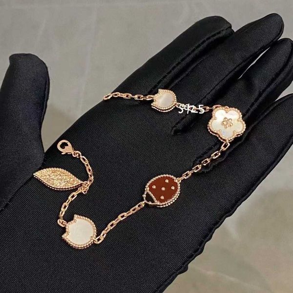 Brand Brand Brand Van Plum Blossom Necklace Fritillaria White Fritillaria Spessa placcatura in oro rosa in oro a sette stelle Bracciale ad anello Bracciale Preservazione