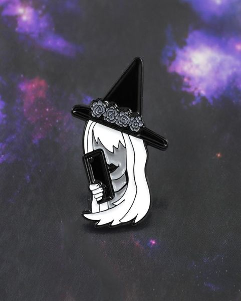 Klassische Hexenbild -Brosche Basic Witch mit Telefon und Blumenkrone Emaille Pin Denim Rucksack T -Shirt Badge Halloween Punk Geschenke7461591