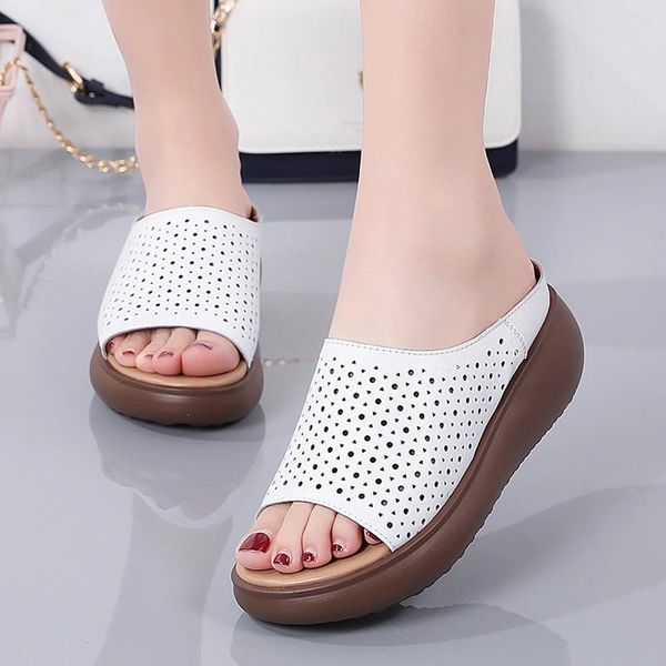 Scarpe casual Fashion Polka Dot Slipsole Women Summer Beach Sandals Flat Outdoors Walking Versatile Zapatos Mujer 2024