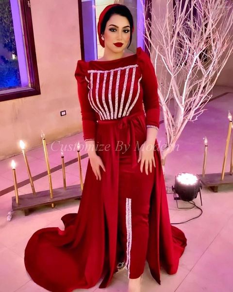 Vestidos de festa Muslim Red Velvet Mangas compridas lantejoulas de baile Ligas do piso Vestidos formais da Arábia Saudita