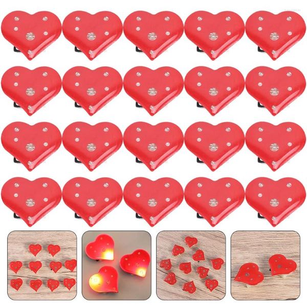 Broches 50pcs Pin LED Pin Christmas Heart Favors Favors Flashing Pins Buttons Light