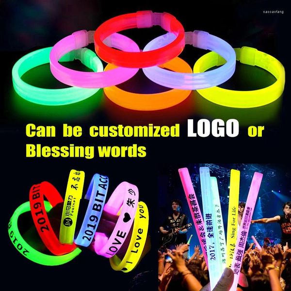 Decoração de festa 30/50/100pcs Bracelets de brilho leves para fluorescência de casamento personalizada Becta colorida brilhante