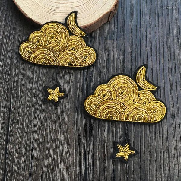 Broches 2 PCs/lote alto - End Moda Verificação de bordados nuvens de estrelas O padrão de cobre de seda Buiter padrão