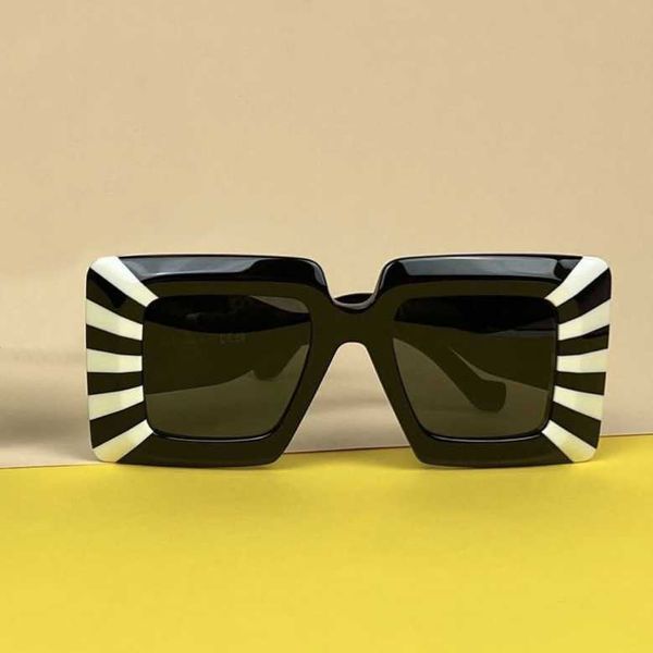 Occhiali da sole quadrati bianchi a strisce nere per donne stilista soleggiate gafas de sol sonnenbrille sun sfumature uv400 con box gmts