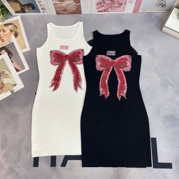 2024 American Designer di alta qualità Mm Letter Pattern Wow Pattern Crewneck Sleeveless Dress Wrave Griplo Skirt Hip Skirt Sexy and Sweet Ladies Celebration Event Event Event Wear