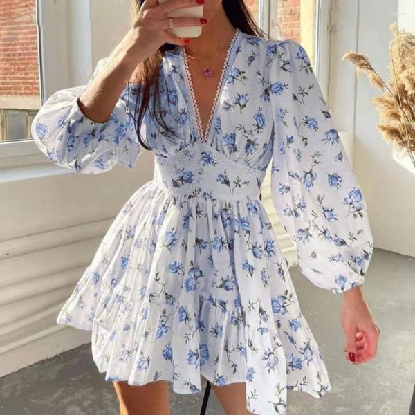 Lässige Kleider Frühlingsfrauen Kleid Prinzessinstil Spitze Big Swing Langer Laternenhülle Blumendruck Deep V Hals Plissee Urlaub