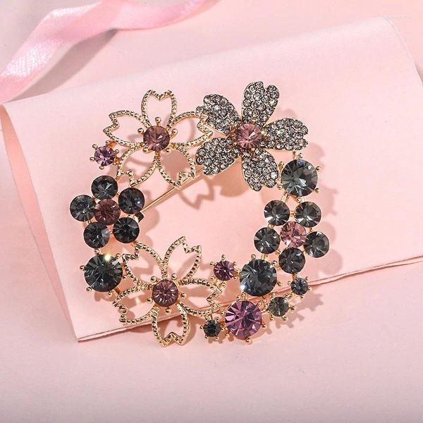 Broschen kreative Luxuskristallblumenbrosche Schmuck für Frauen Männer eleganter Strassstein exquisite Corsage -Abzeichen Klassische Stifte