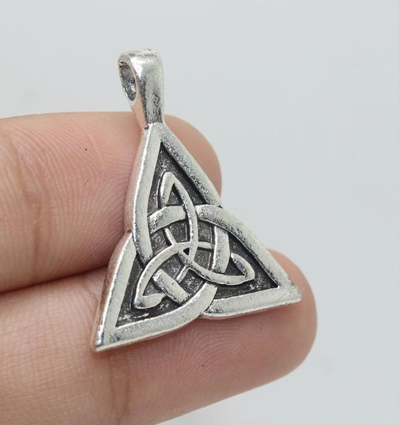 15pcs Celtic Knot Charm 30x24mm Tone argento antico Castino Celtic Knot Pendants5407353