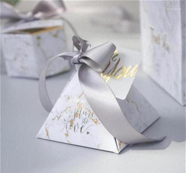 Nova Bolsa de Presente Creative Grey Marble Pyramid Candy Box para Party Baby Shower Paper Boxes PackageWedding Favors Agradecida Box1303R1004213
