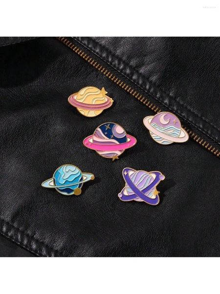 Броши 7 кусочков женской мультфильм Creative Space Planet Series Design Design Brooch Daily Соответствующие пакеты для одежды Металлические значки