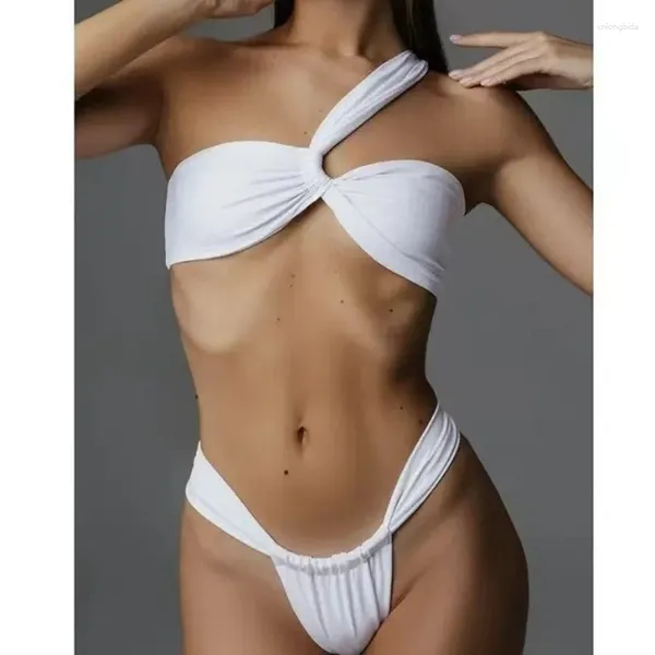 Costumi da bagno femminile Micro bikini bianco 2024 Bibini brasiliani Bandeau imbottito da bagno imbottito da bagno da nuoto da bagno con una spalla da bagno femmina Summer Beach