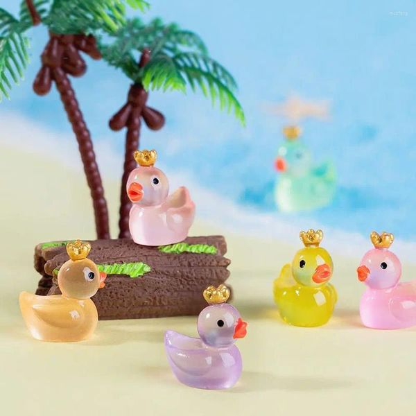 Decorações de jardim 5 PCs coroa luminosa patos pequenos patos de resina colorida artesanato animais estatuetas miniaturas coroadas de pato fada ornament