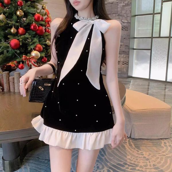 Abiti casual 2024 Sexy Bow Neck Halter for Women Black Sleeveless Pearl Eleganti Mini Abito da signore Fashion Ruffles Vestidos