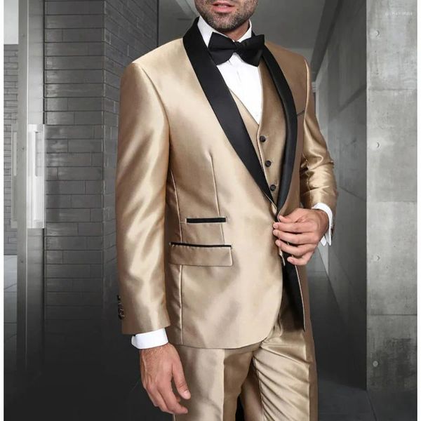 Herrenanzüge Champagner -Bräutigam Männer Anzug Schwarz Schal Revers One Knopf Elegante 3 -teilige Jacke Hose Weste Blazer Custom 2024 Hochzeitskostüm Homme