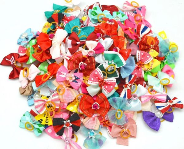 Abbigliamento per cani 50pcs/100 pezzi di capelli carini archi ronsone flowers topknot mix stili per la toeletta per animali domestici colori