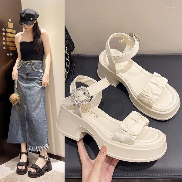 Kleiderschuhe grob hoher Hang mit Rock 2024 Sommer Fairy Style Dicker Sohle Schwamm Kuchen Offene Römische Sandalen