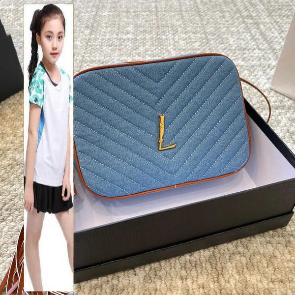 Bolsas infantis Marca de luxo Bag CC Designer feminino Belas de câmeras de jeans azul com sacolas de vaidade com borla Cadeia de metal dourado Bolsas de ombro Crossbody