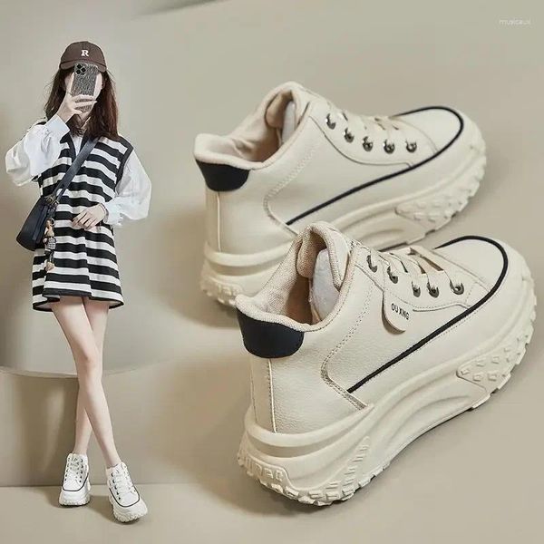 Scarpe casual Internet Sneaker spesso sneaker femmina Hong Kong in stile autunno 2024 nicchia facile indossare scarpa borad