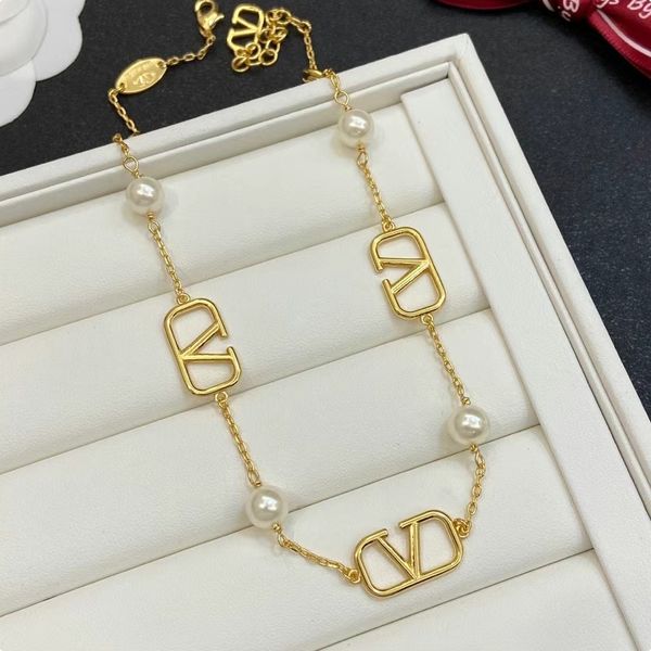 Marca de luxo feminino letra de colar pingente de alta qualidade 18k designer de gargantilha de gargantilha Cristal pérolas de pérolas de casamento jóias com caixa