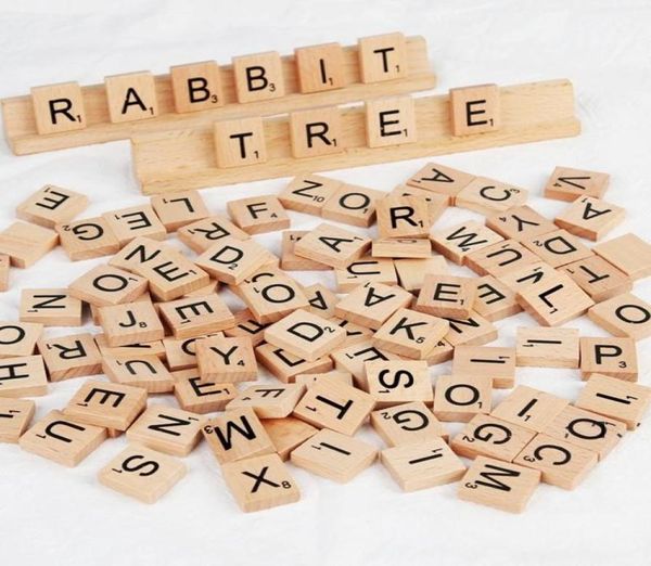 100 pcsset alfabeto in legno piastrelle scrabble Numeri di lettere nere per artigianato gwb156792395420