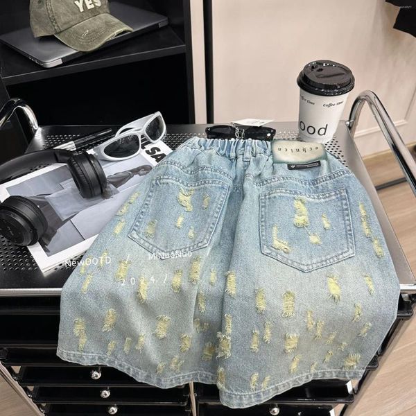 Calças calças calças 2024 jeans de moda de verão coreano rasgou shorts casuais soltos todos combinam roupas de crianças